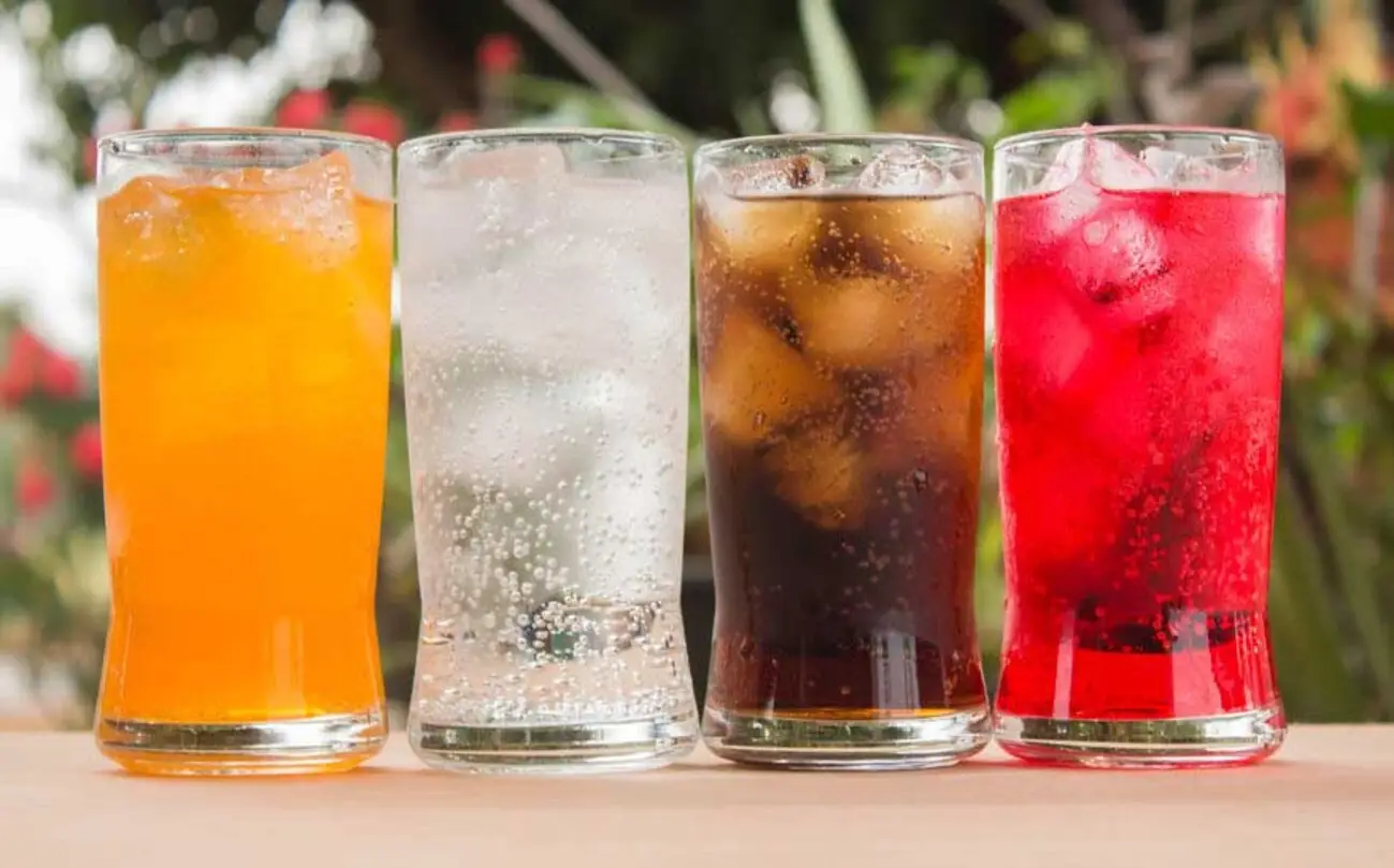 Bevande gassate: ecco la differenza di calorie tra la classica e la versione zero